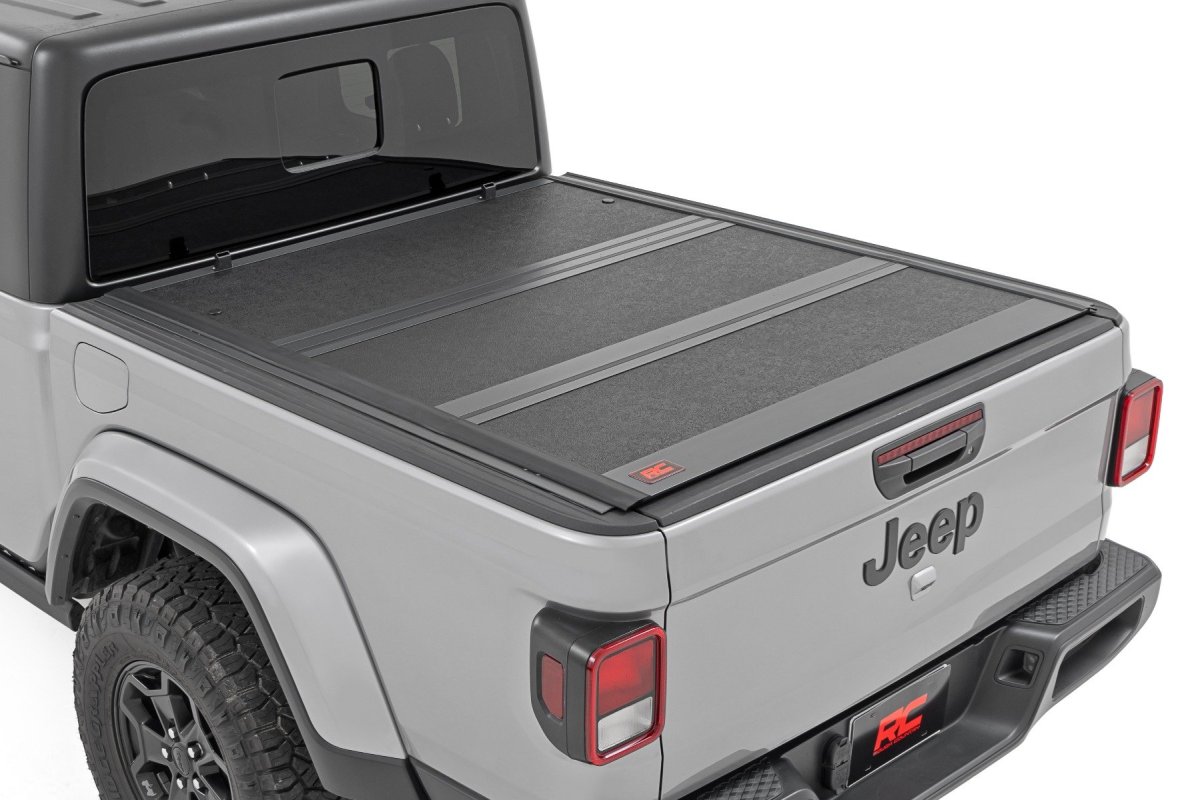 Jeep Gladiator Hard Low Profile Bed Cover - Rough Country - Tri-Fold - '20-'25